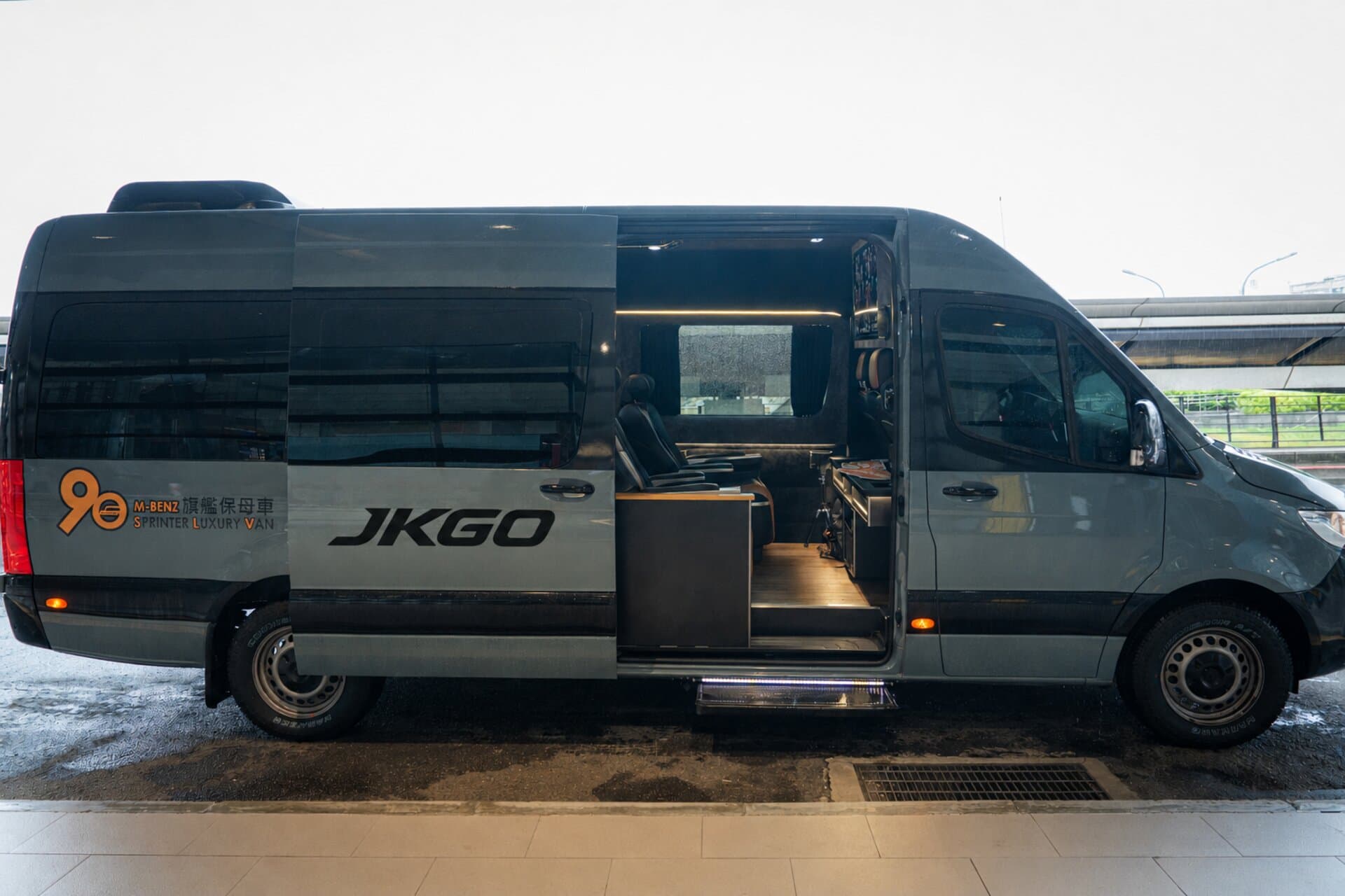 JKGO 賓士 Sprinter 旗艦保母車